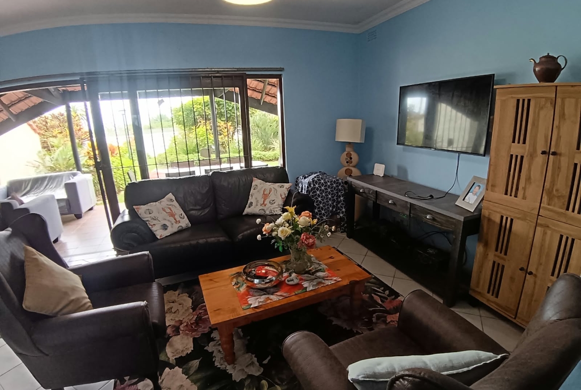 2 Bedroom, 1 Bathroom, open plan, Uvongo sea view for Sale