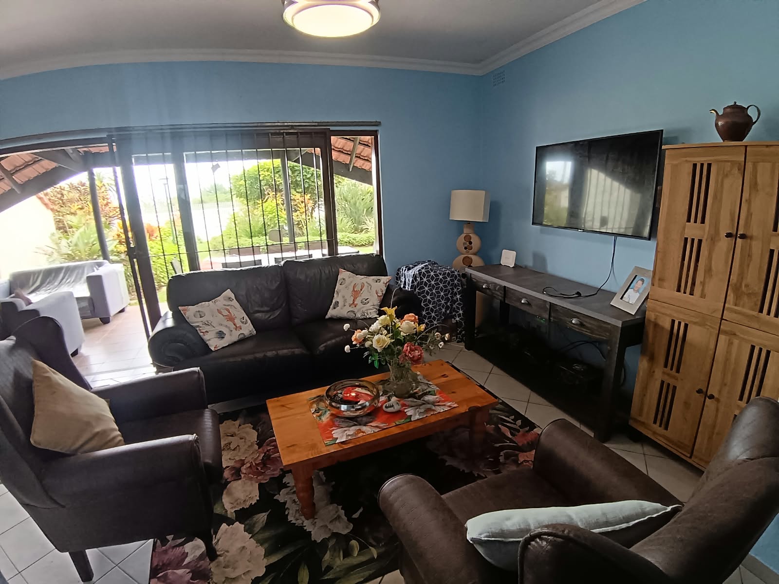 2 Bedroom, 1 Bathroom, open plan, Uvongo sea view for Sale
