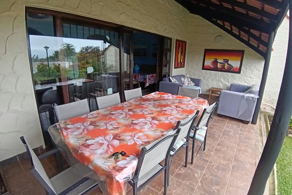 2 Bedroom, 1 Bathroom, open plan, Uvongo sea view for Sale