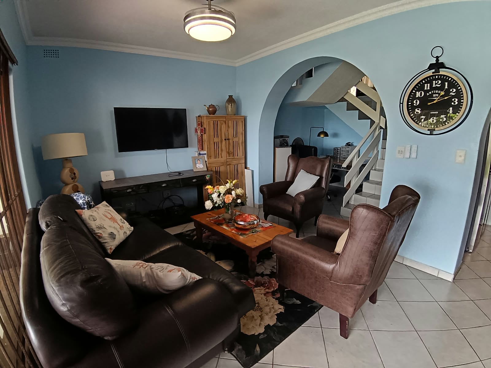 2 Bedroom, 1 Bathroom, open plan, Uvongo sea view for Sale