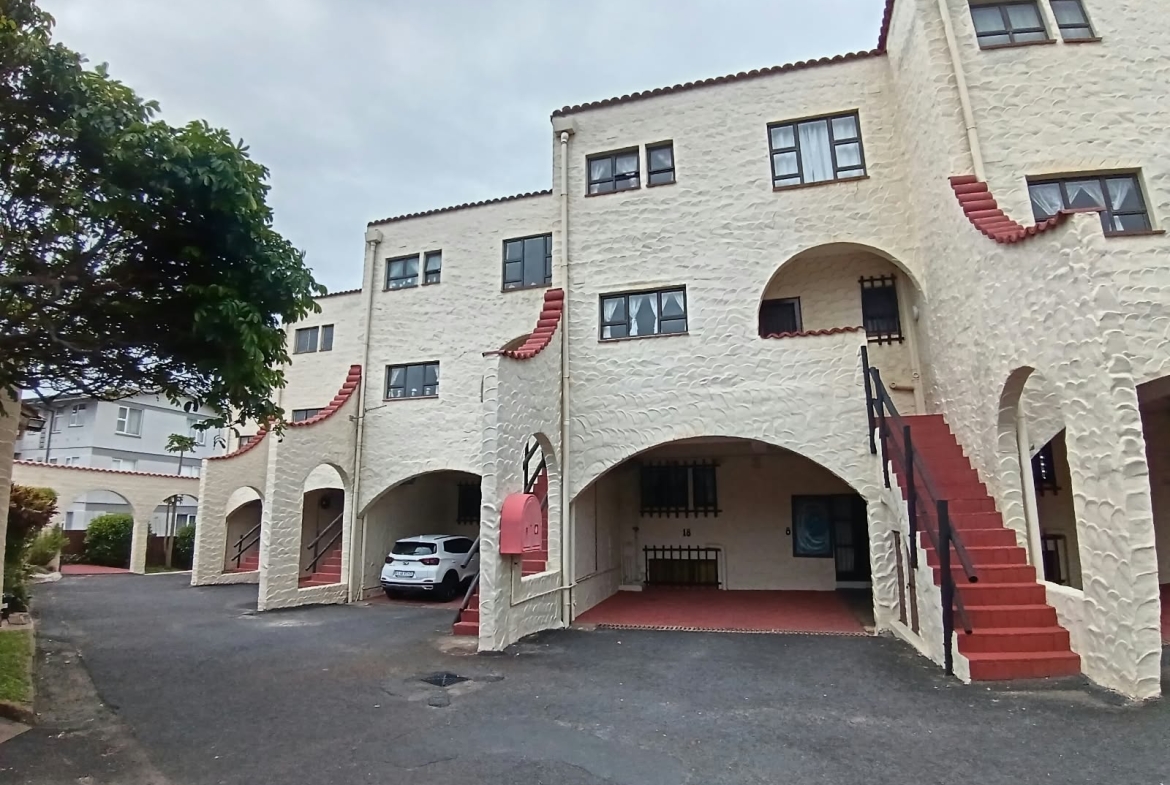 2 Bedroom, 1 Bathroom, open plan, Uvongo sea view for Sale