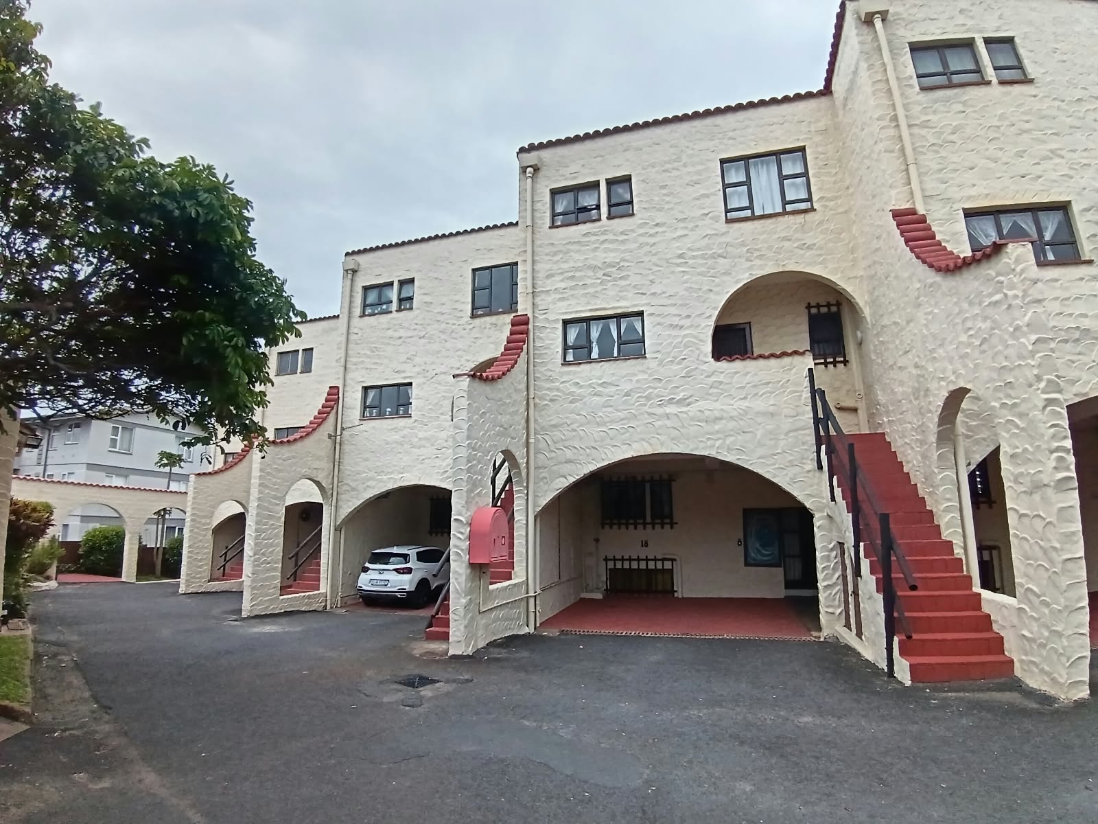 2 Bedroom, 1 Bathroom, open plan, Uvongo sea view for Sale