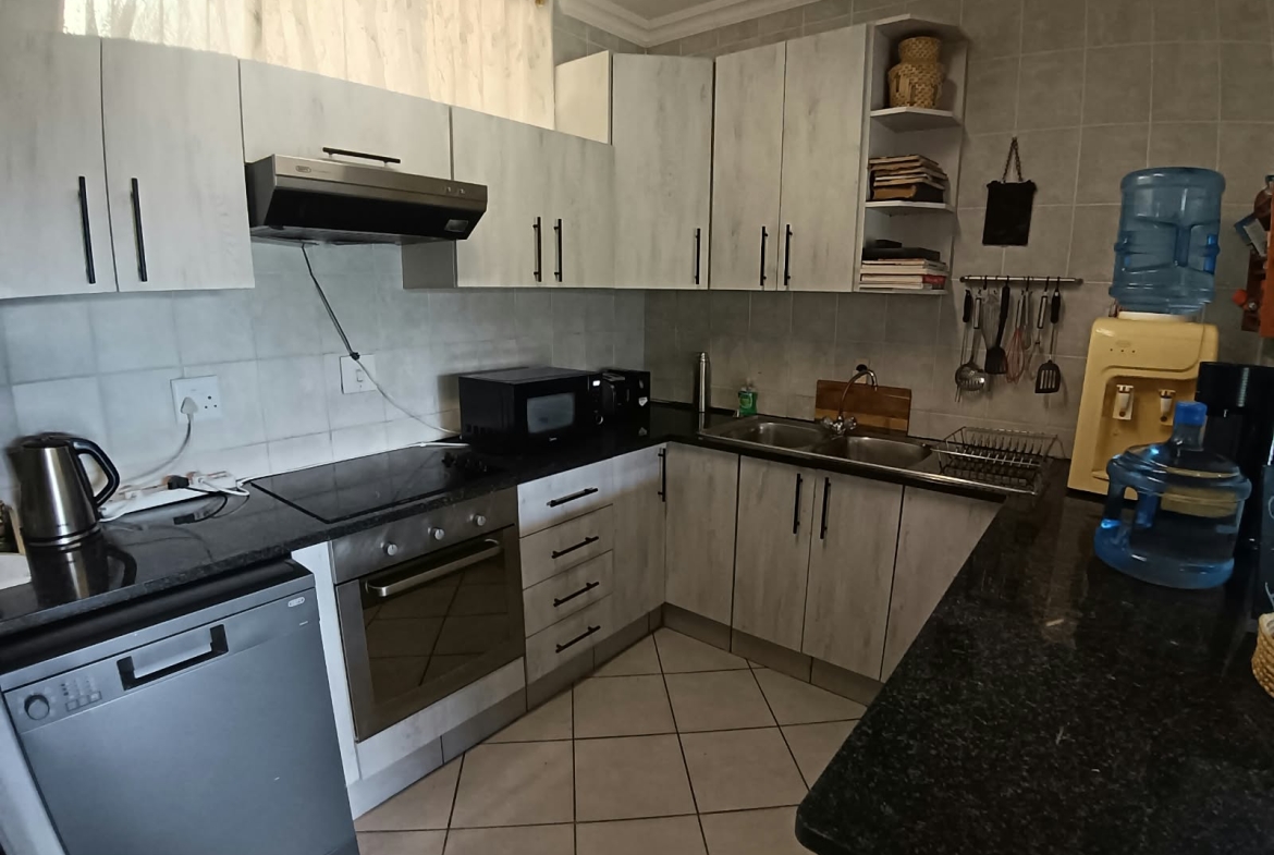 2 Bedroom, 1 Bathroom, open plan, Uvongo sea view for Sale