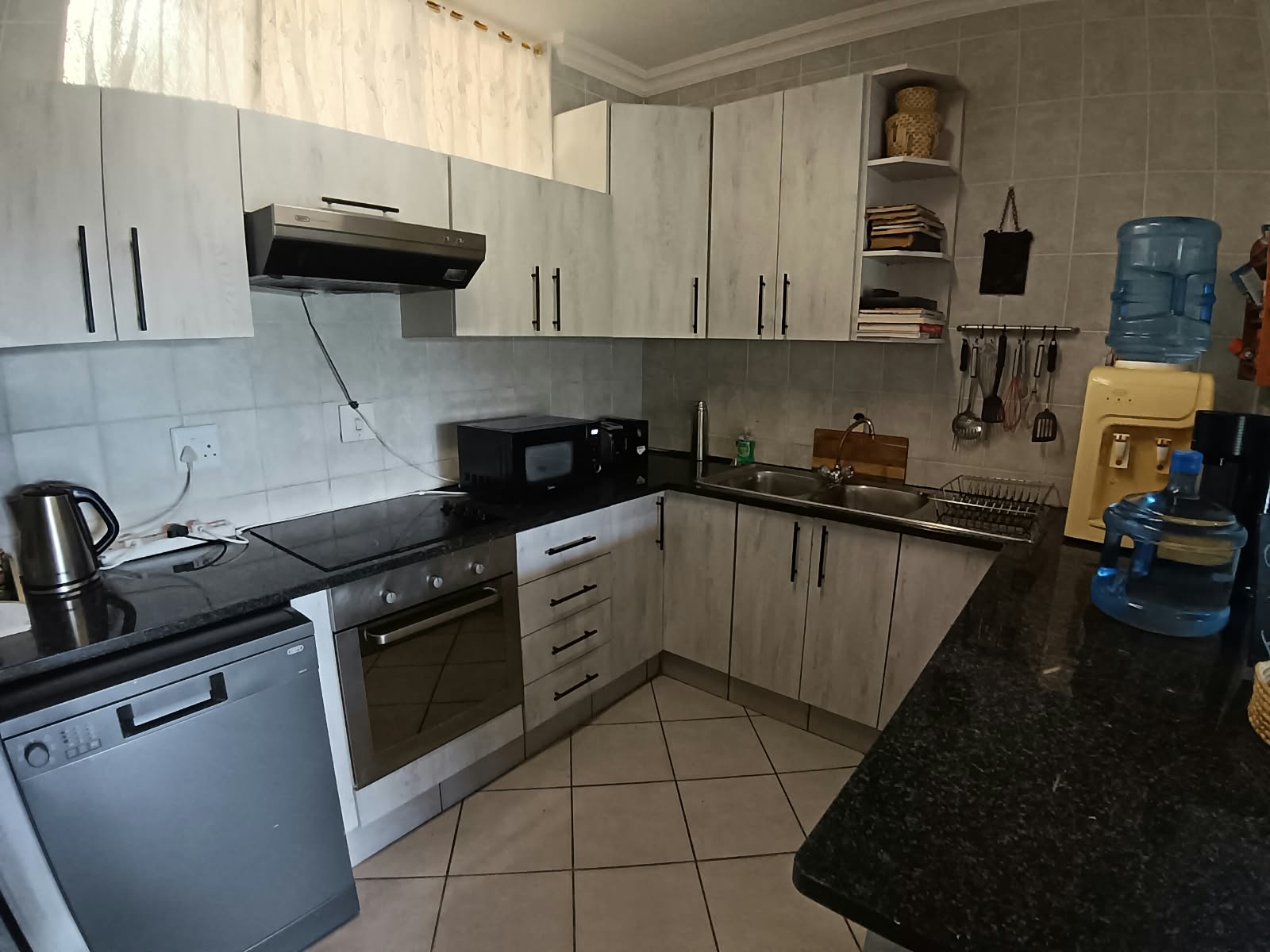 2 Bedroom, 1 Bathroom, open plan, Uvongo sea view for Sale