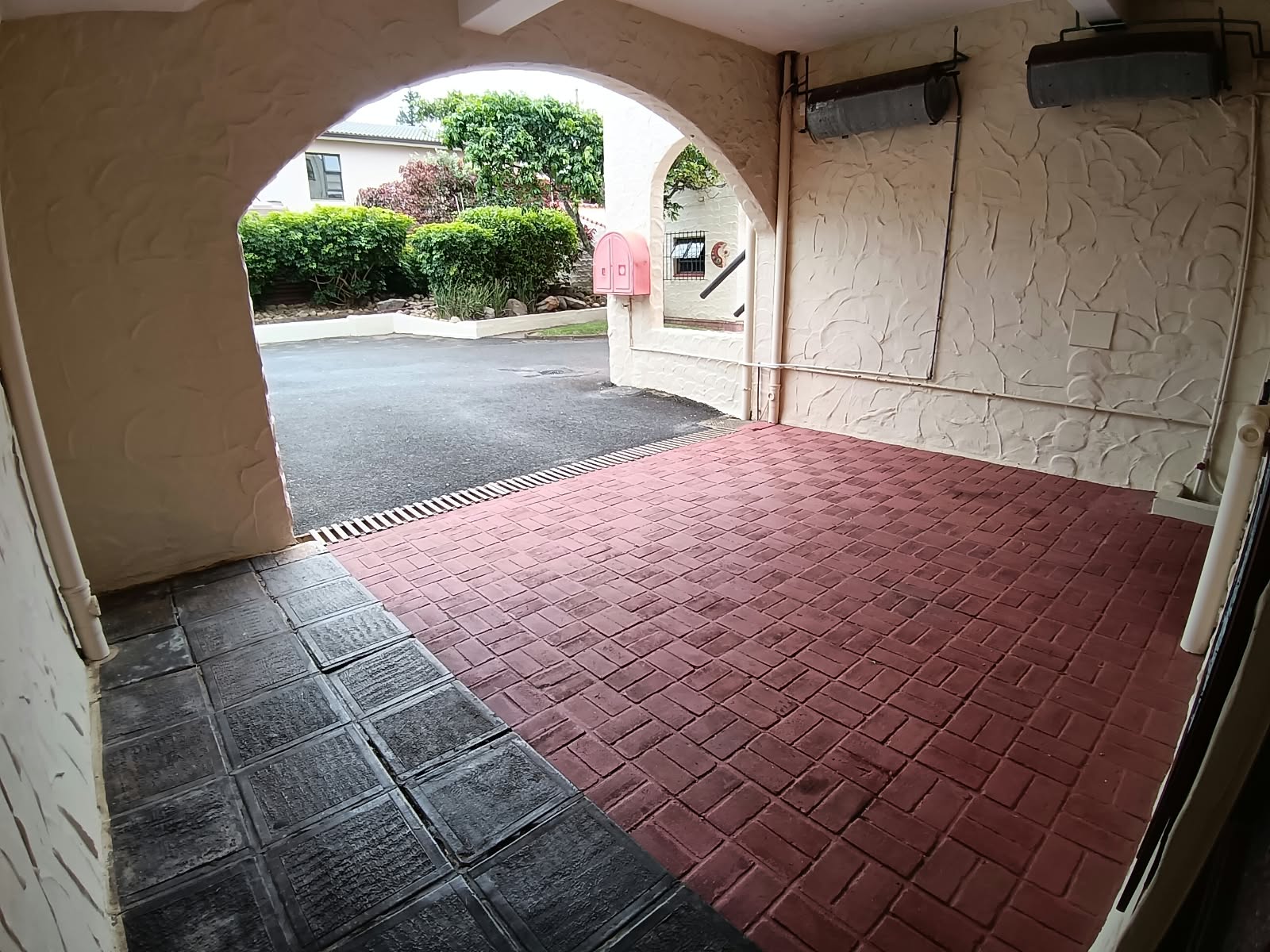 2 Bedroom, 1 Bathroom, open plan, Uvongo sea view for Sale