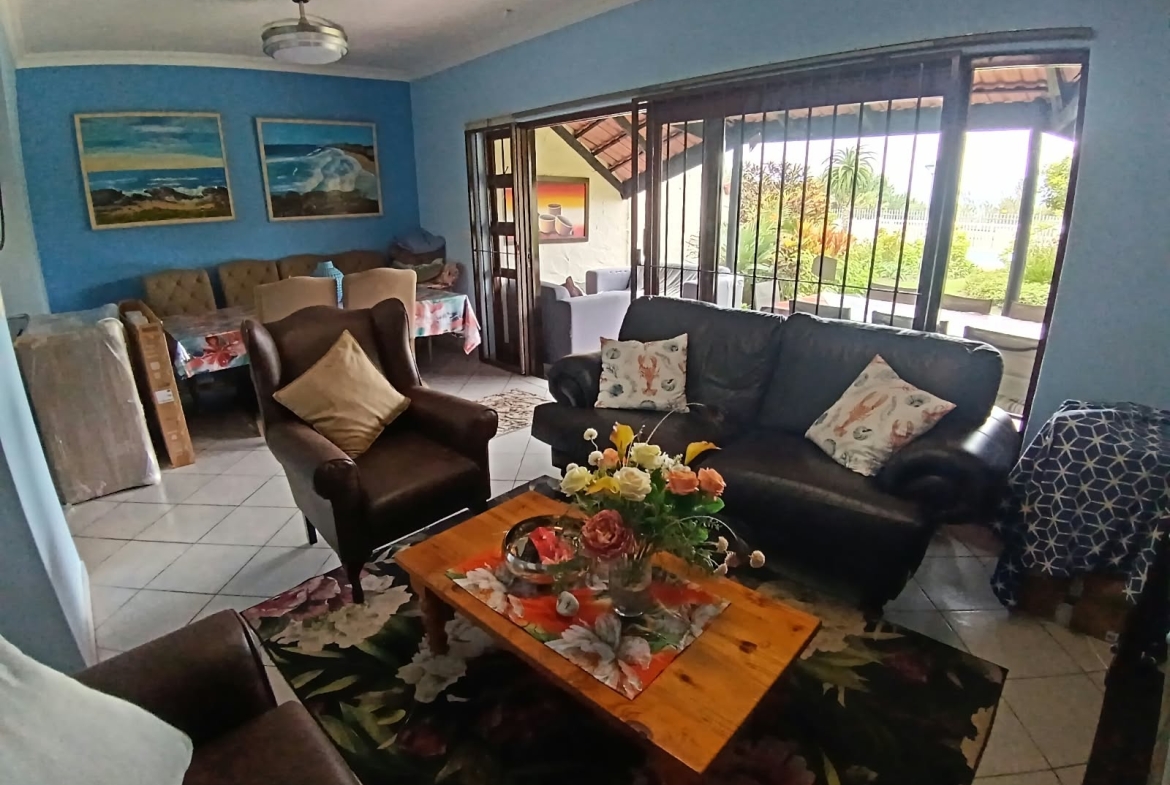 2 Bedroom, 1 Bathroom, open plan, Uvongo sea view for Sale