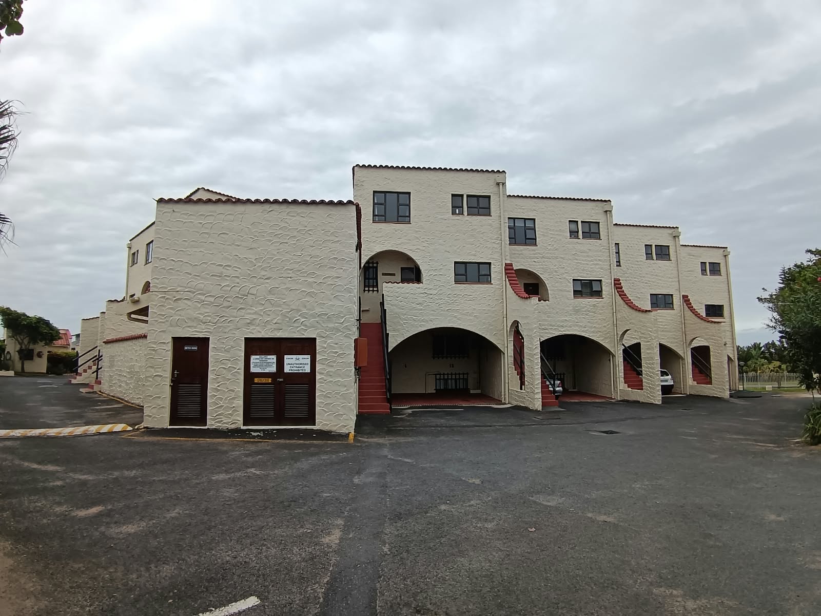 2 Bedroom, 1 Bathroom, open plan, Uvongo sea view for Sale