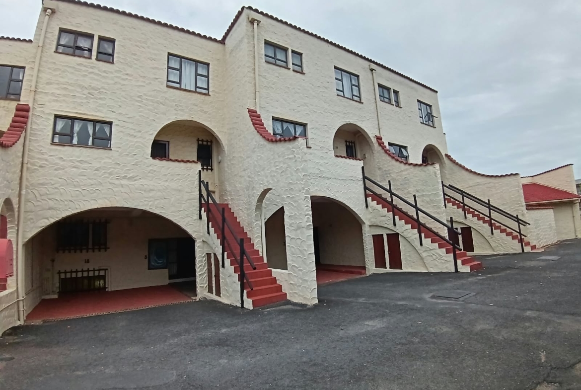 2 Bedroom, 1 Bathroom, open plan, Uvongo sea view for Sale