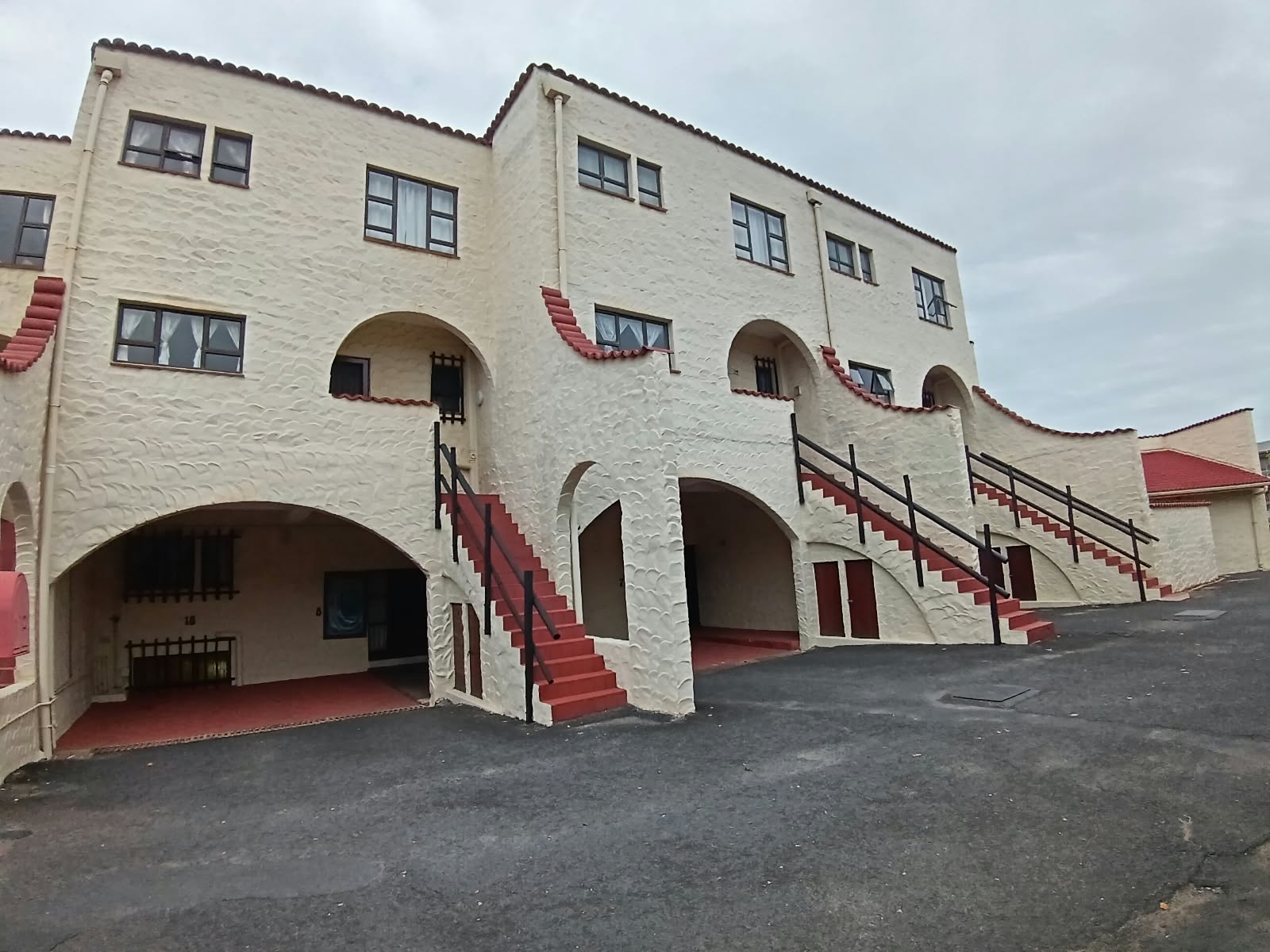 2 Bedroom, 1 Bathroom, open plan, Uvongo sea view for Sale