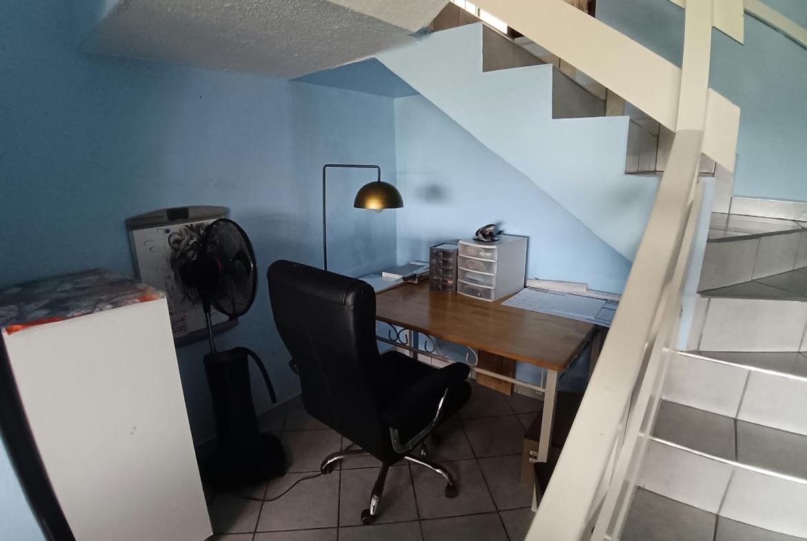 2 Bedroom, 1 Bathroom, open plan, Uvongo sea view for Sale
