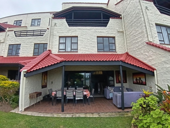 2 Bedroom, 1 Bathroom, open plan, Uvongo sea view for Sale