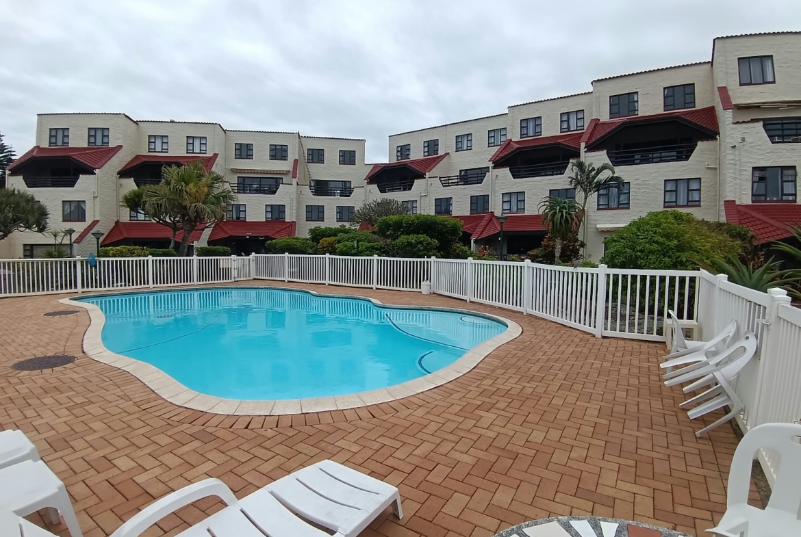 2 Bedroom, 1 Bathroom, open plan, Uvongo sea view for Sale