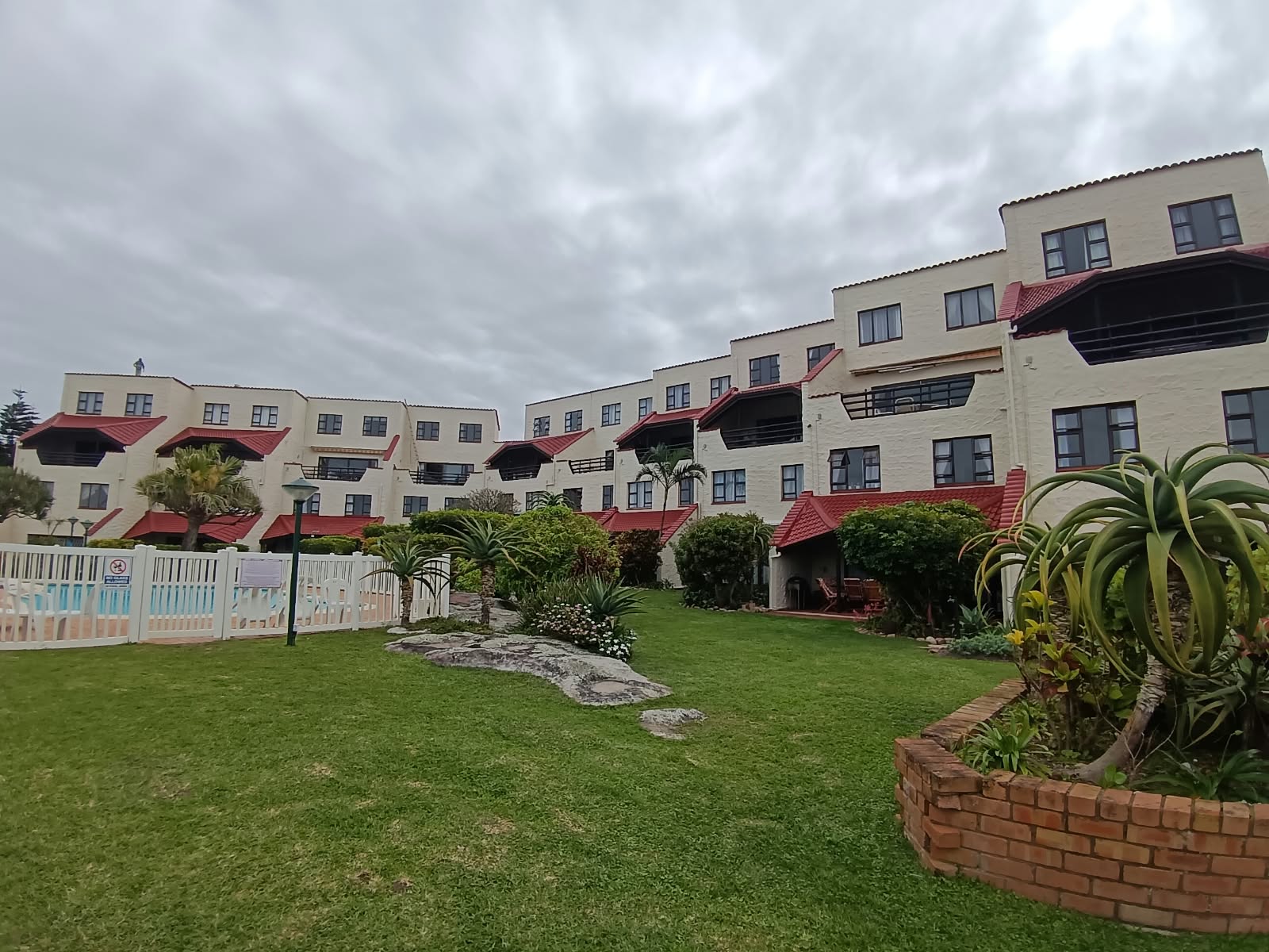 168a434d-65ea-49b8-b397-21ad827399c9 2 Bedroom, 1 Bathroom, open plan, Uvongo sea view for Sale
