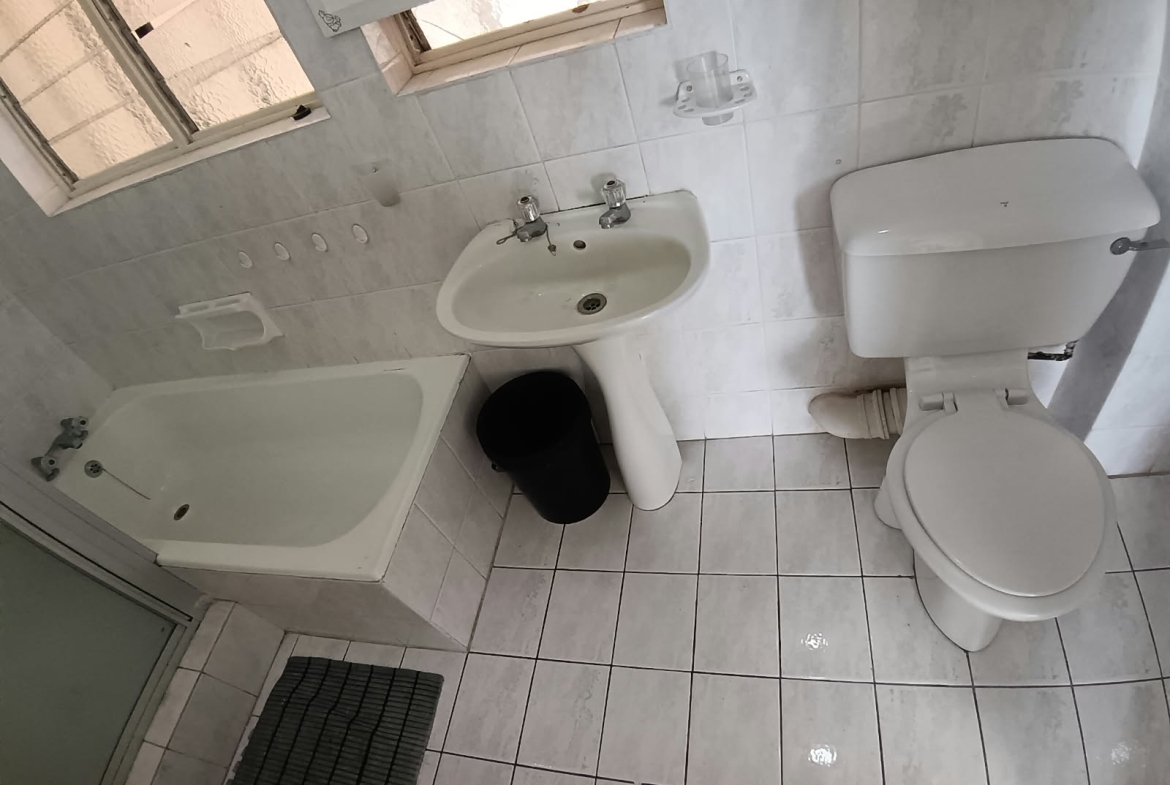 2 Bedroom, 1 Bathroom, open plan, Uvongo sea view for Sale
