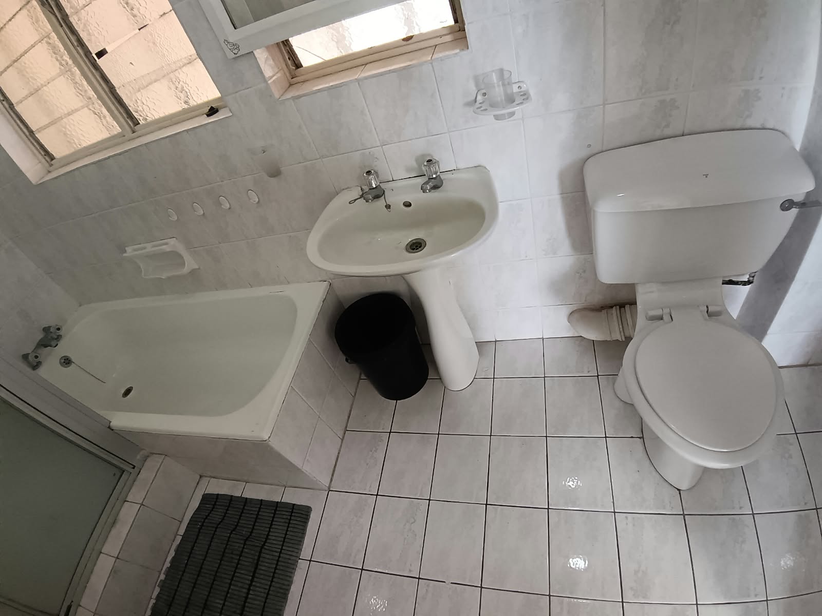 16ee7d46-f216-4fe4-8ada-0f2dc8d92bb9 2 Bedroom, 1 Bathroom, open plan, Uvongo sea view for Sale