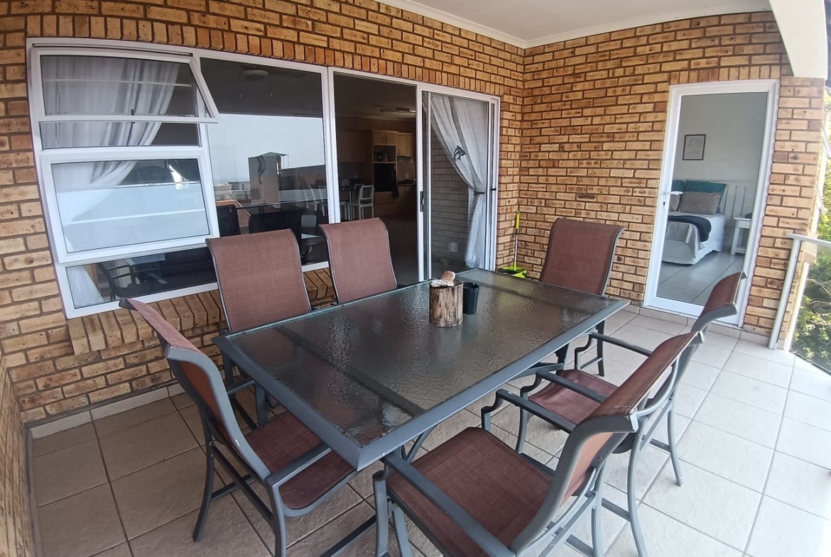 Spacious 3 Bedroom, 1.5 Bathroom, open plan, Uvongo sea view for Sale