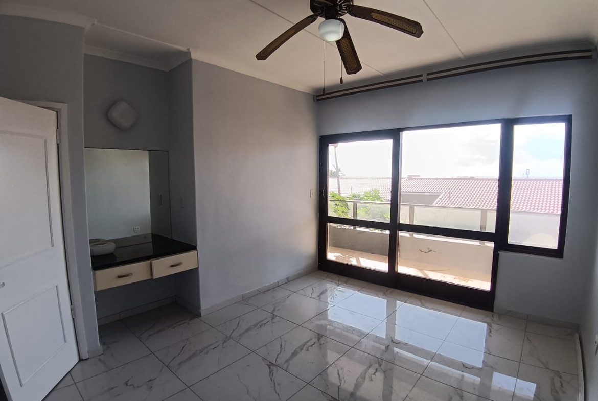 3 Bedroom, 2.5 Bedroom, open plan, Uvongo sea view for Sale