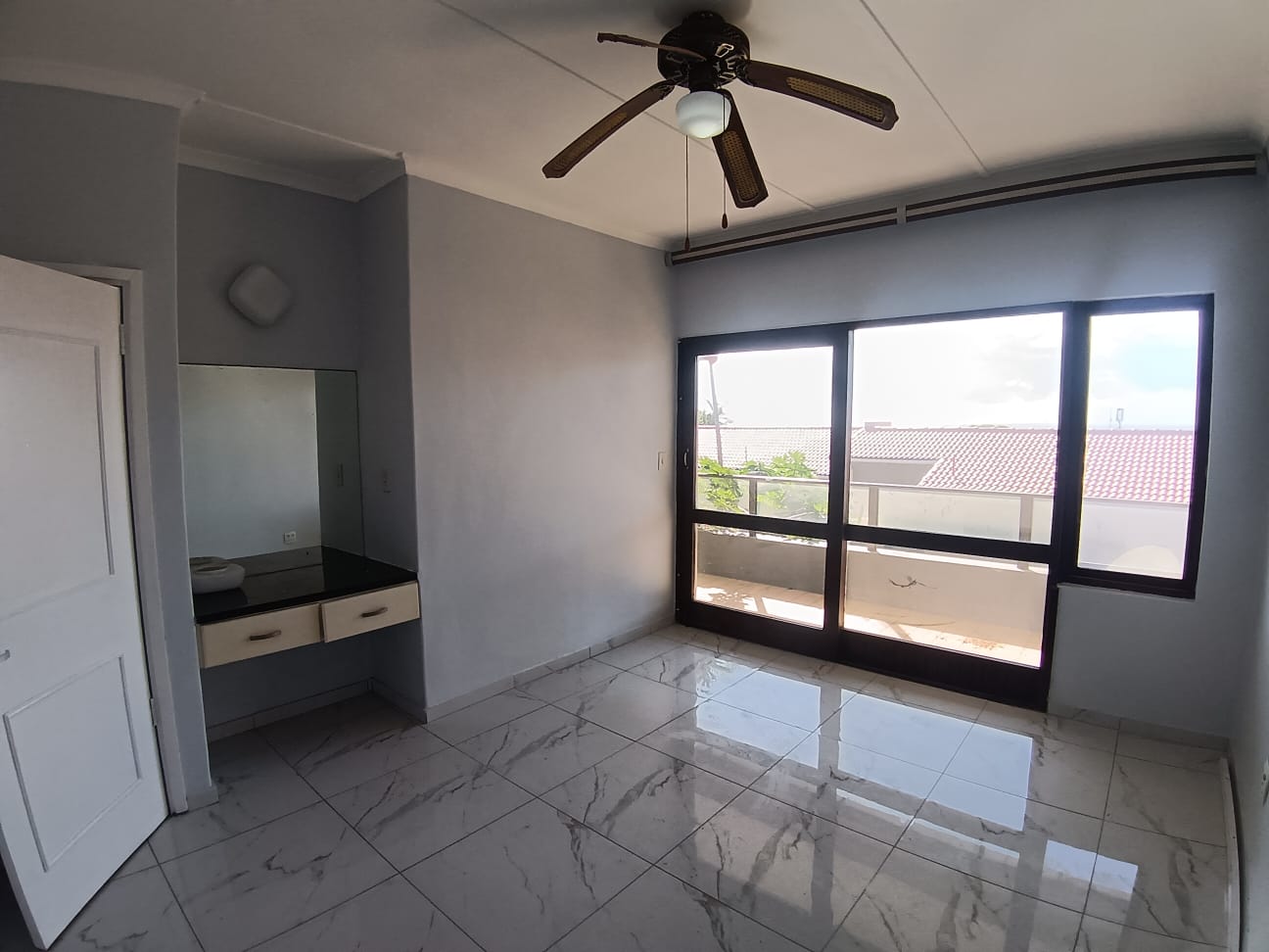 344218b8-44fa-4a7f-8149-02929c6f15c2 3 Bedroom, 2.5 Bedroom, open plan, Uvongo sea view for Sale