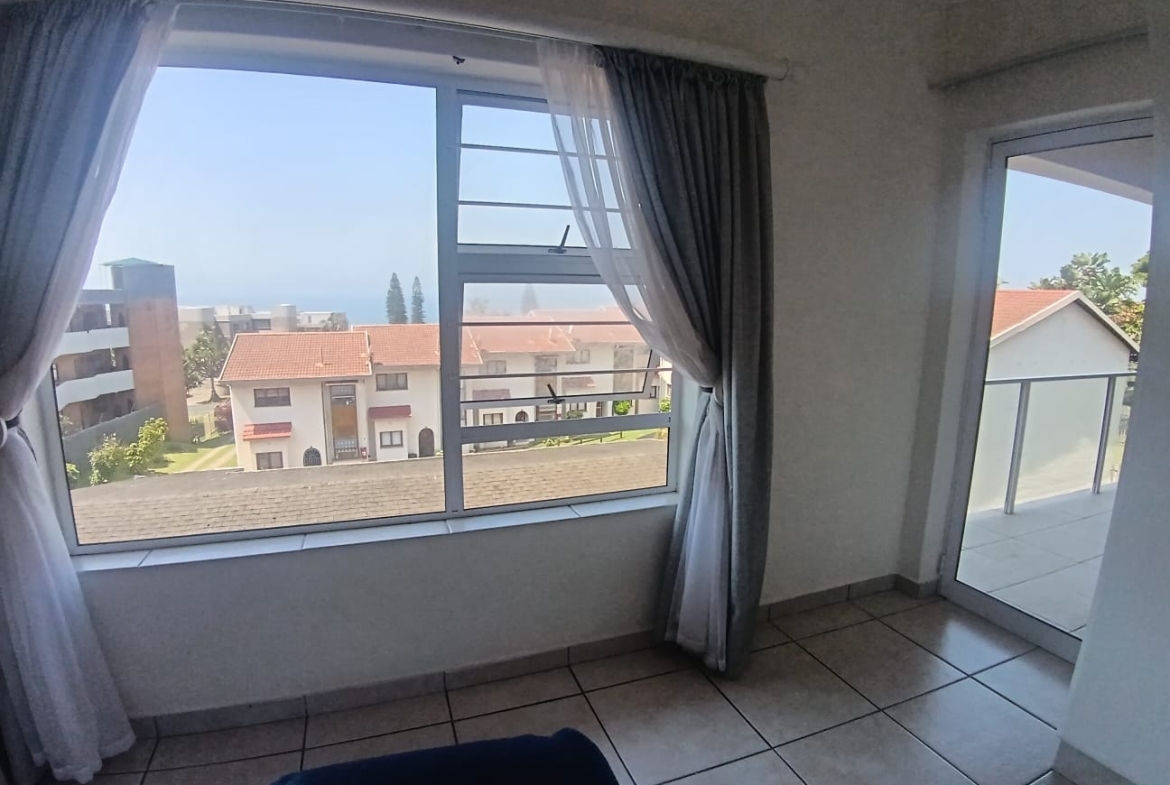 Spacious 3 Bedroom, 1.5 Bathroom, open plan, Uvongo sea view for Sale