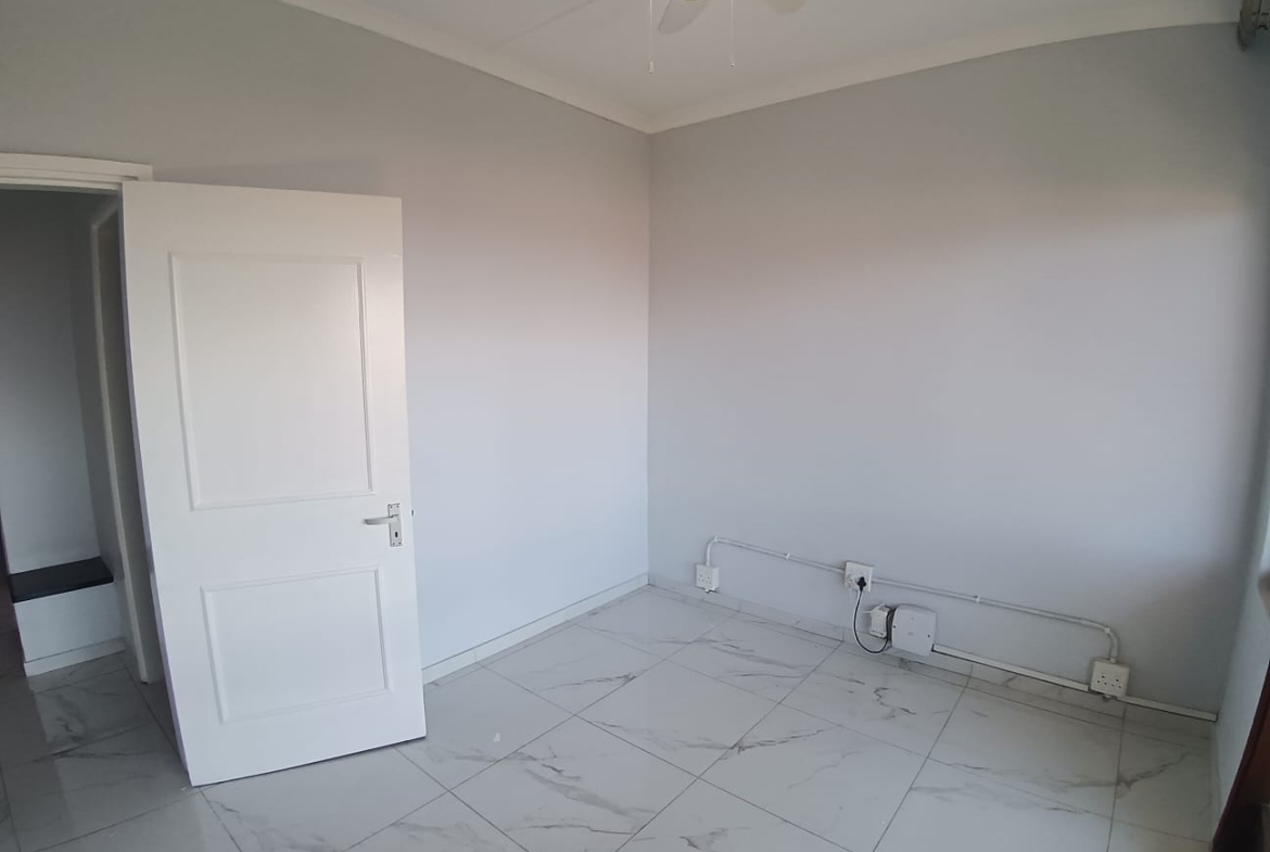 3 Bedroom, 2.5 Bedroom, open plan, Uvongo sea view for Sale