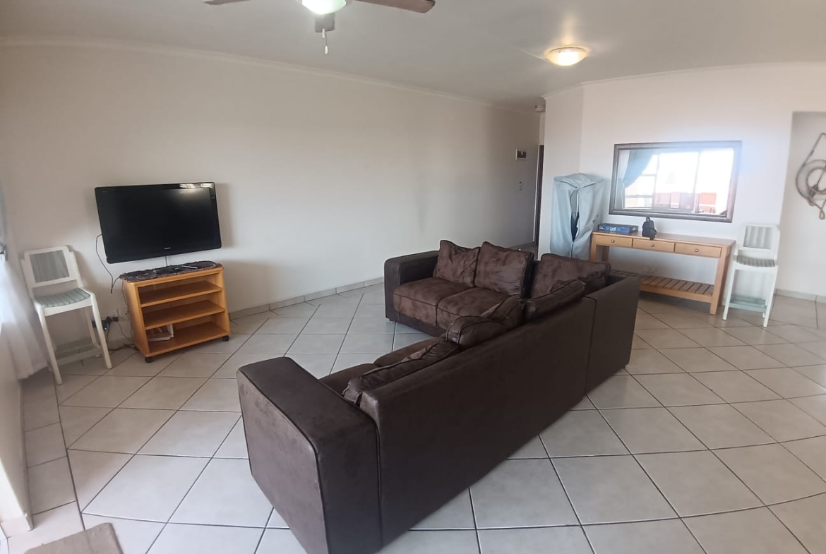 Spacious 3 Bedroom, 1.5 Bathroom, open plan, Uvongo sea view for Sale