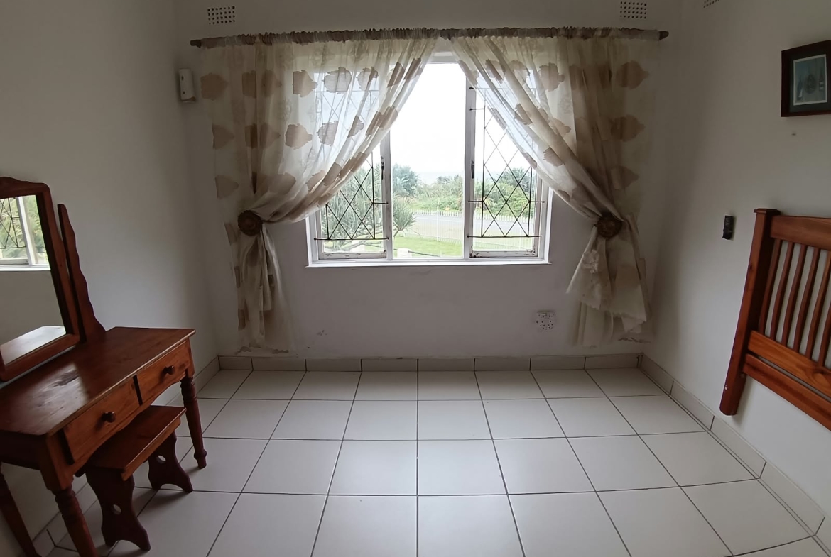 2 Bedroom, 1 Bathroom, open plan, Uvongo sea view for Sale