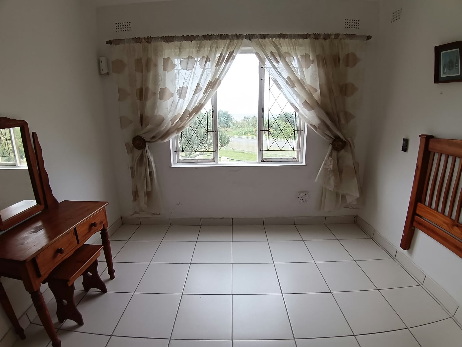 3fdbb36b-1457-4def-817d-34e4e1987df9 2 Bedroom, 1 Bathroom, open plan, Uvongo sea view for Sale