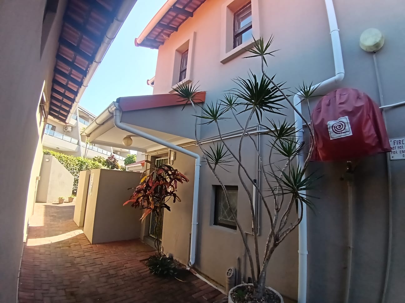 43e8abf7-af28-4734-8777-f6a42f9d2905 3 Bedroom, 2.5 Bedroom, open plan, Uvongo sea view for Sale