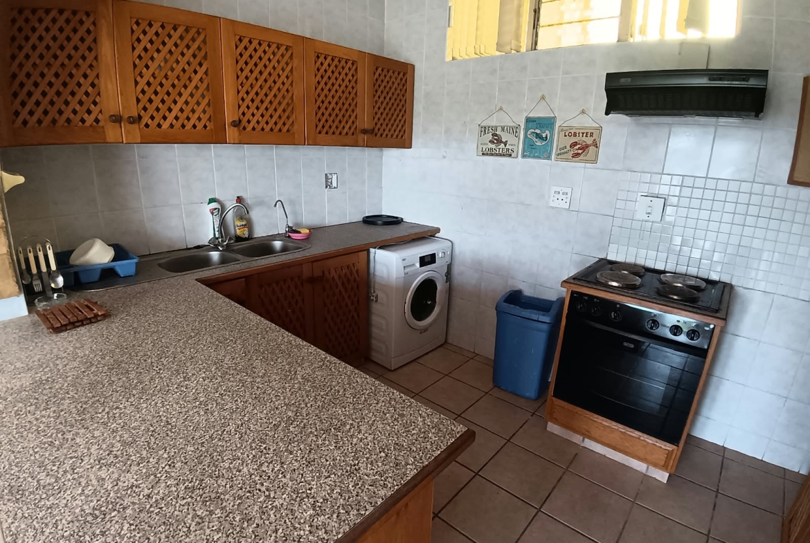2 Bedroom, 1 Bathroom, open plan, Uvongo sea view for Sale