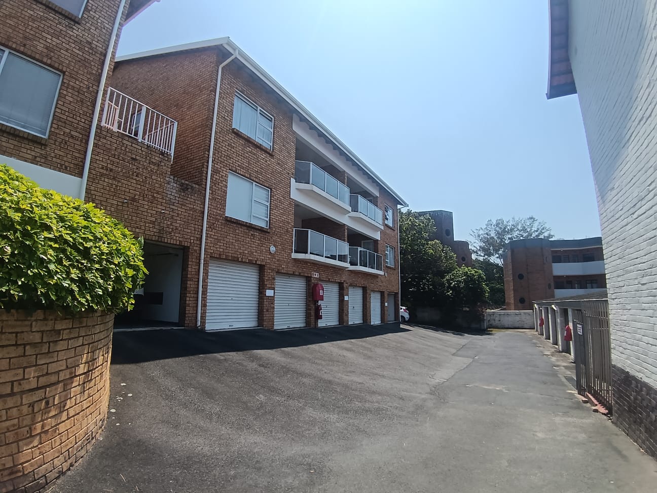 49ece5bc-b8b0-478f-9237-2360f3979be1 Spacious 3 Bedroom, 1.5 Bathroom, open plan, Uvongo sea view for Sale