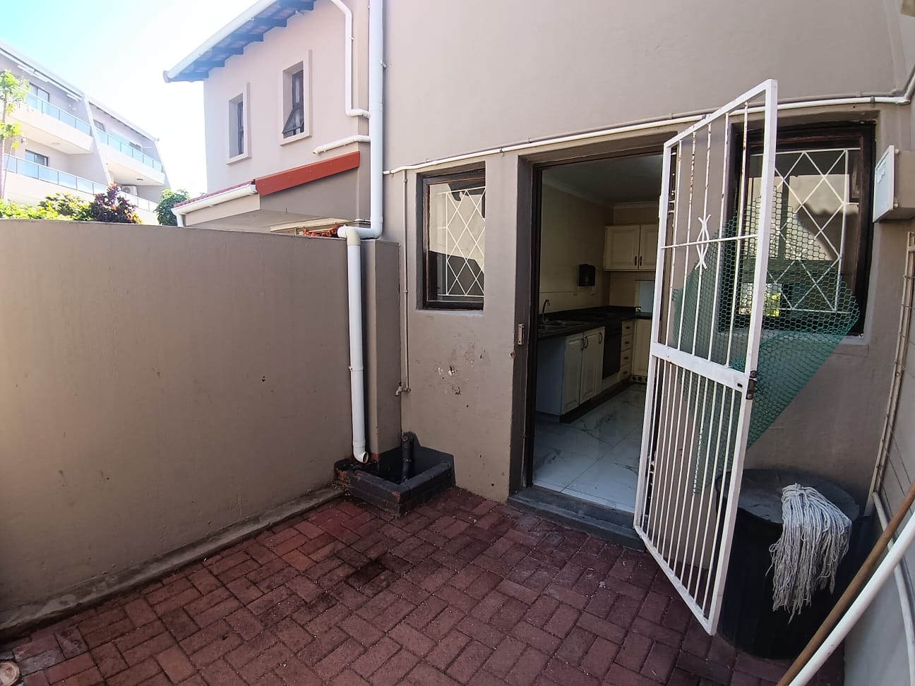 4af62b42-aad7-47eb-b326-4eb33b18d04c 3 Bedroom, 2.5 Bedroom, open plan, Uvongo sea view for Sale