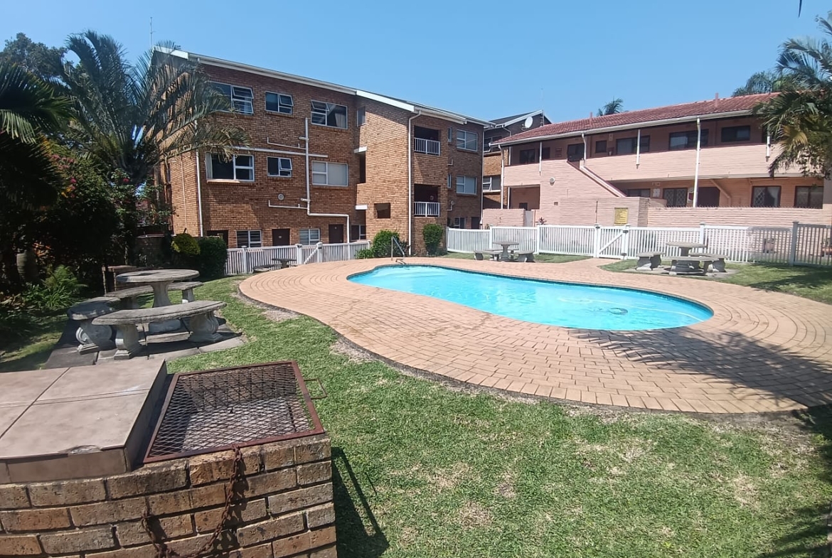 Spacious 3 Bedroom, 1.5 Bathroom, open plan, Uvongo sea view for Sale