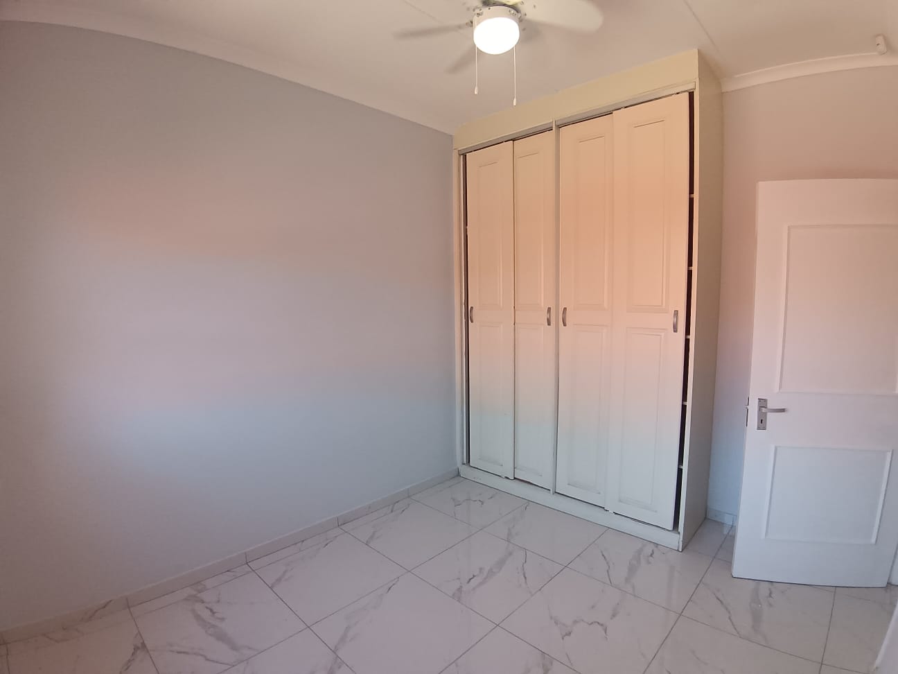 65d19613-cb99-4349-bccb-d4f03207086e 3 Bedroom, 2.5 Bedroom, open plan, Uvongo sea view for Sale