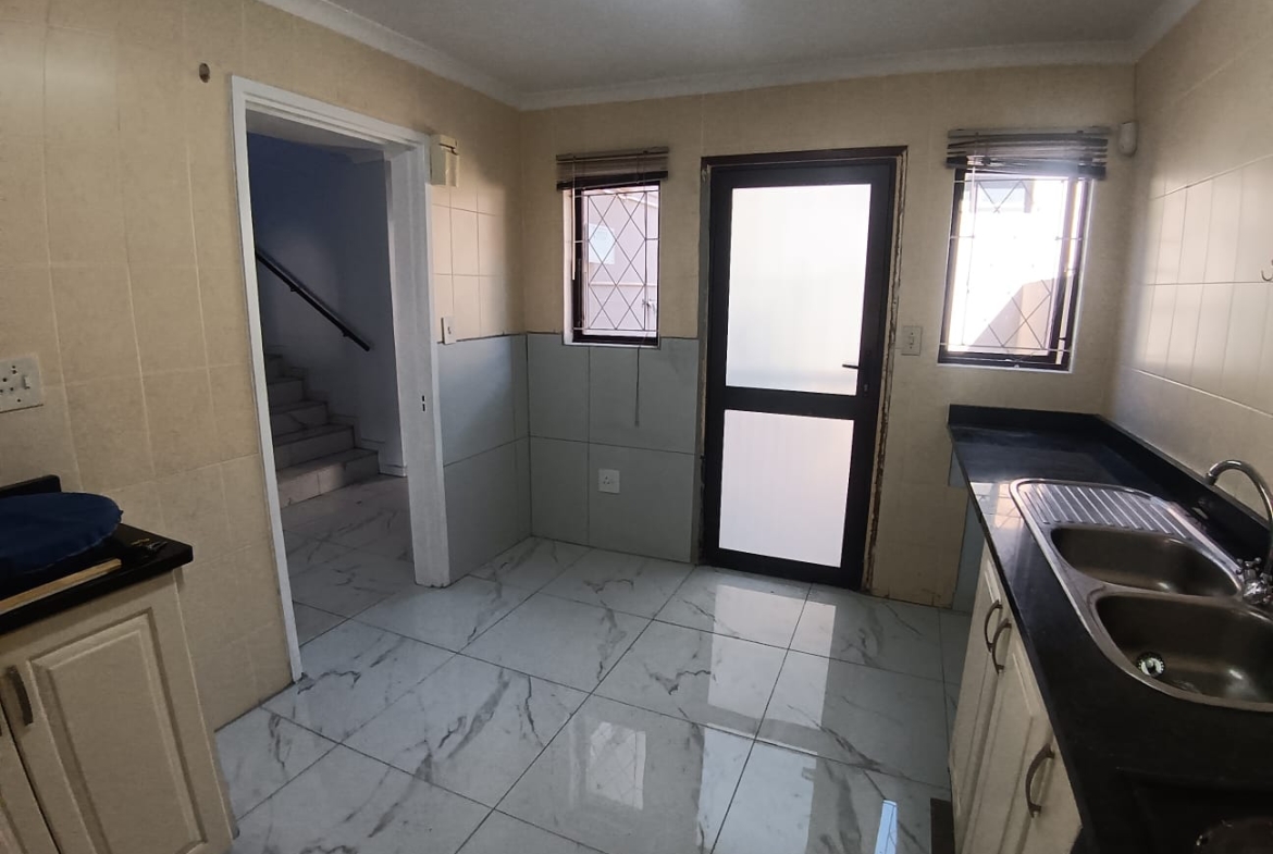 3 Bedroom, 2.5 Bedroom, open plan, Uvongo sea view for Sale