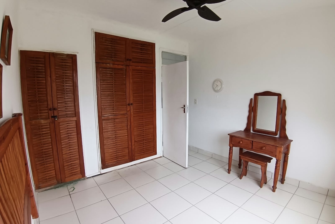 2 Bedroom, 1 Bathroom, open plan, Uvongo sea view for Sale