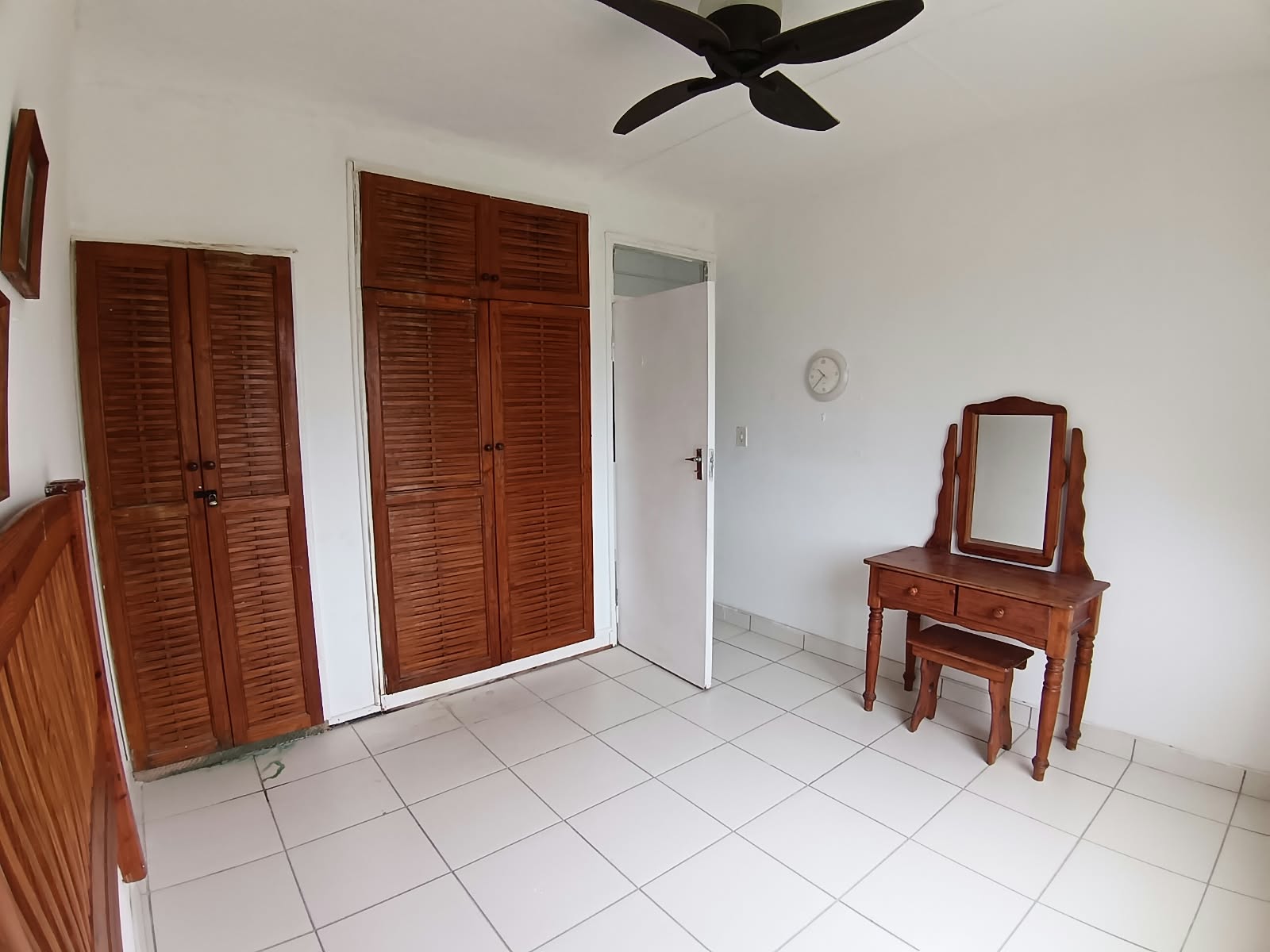 80f10122-9929-4de4-8a2b-b9014b347aed 2 Bedroom, 1 Bathroom, open plan, Uvongo sea view for Sale