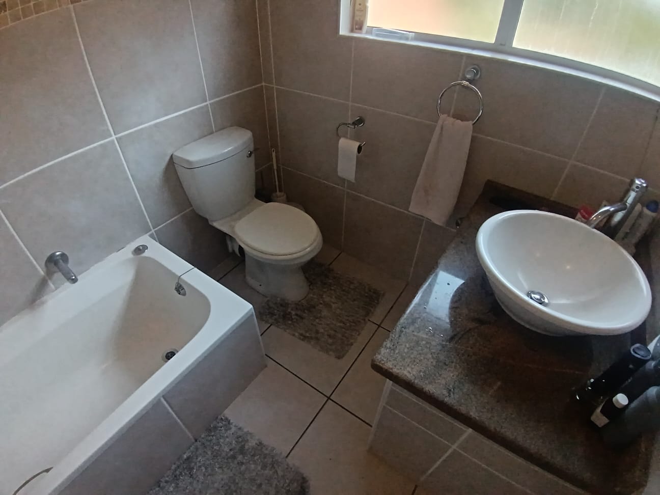 8ae48180-76c3-4306-aaef-3f80f1c36a2e Spacious 3 Bedroom, 1.5 Bathroom, open plan, Uvongo sea view for Sale