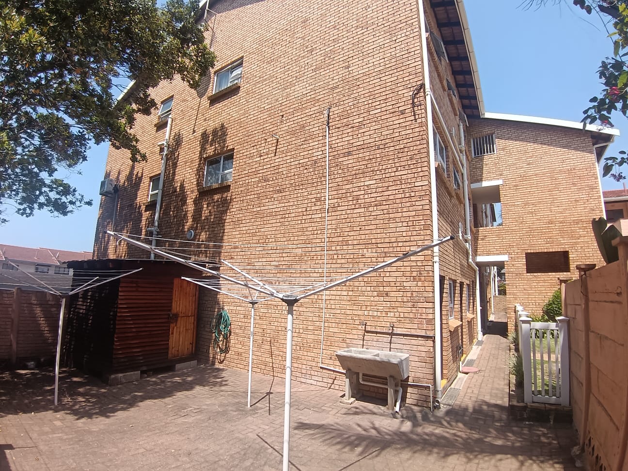 99689988-a5e5-4ce1-a918-1fd1505f8ad5 Spacious 3 Bedroom, 1.5 Bathroom, open plan, Uvongo sea view for Sale