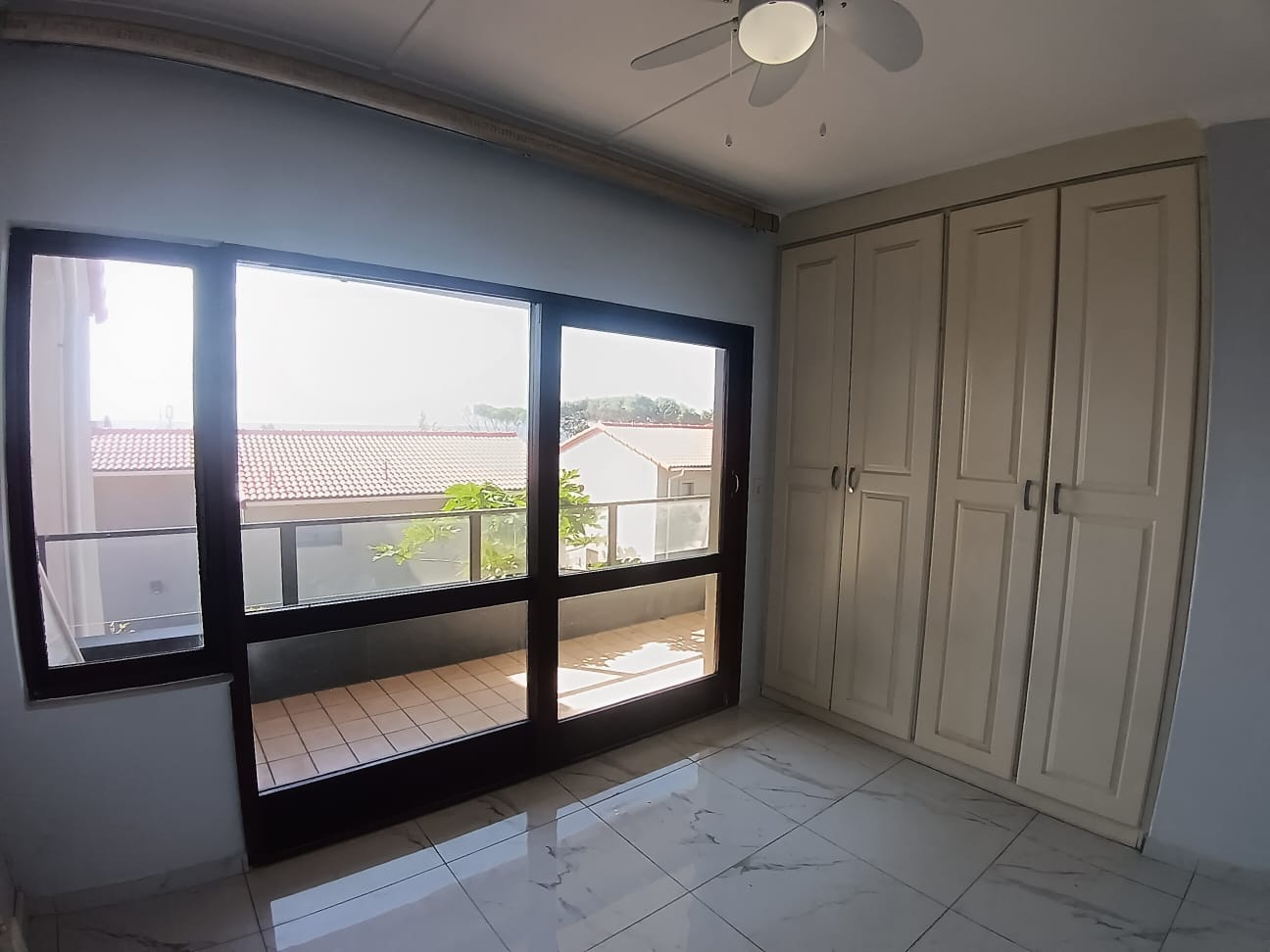 9a000652-b59b-494f-b7c4-b01977eae27a 3 Bedroom, 2.5 Bedroom, open plan, Uvongo sea view for Sale