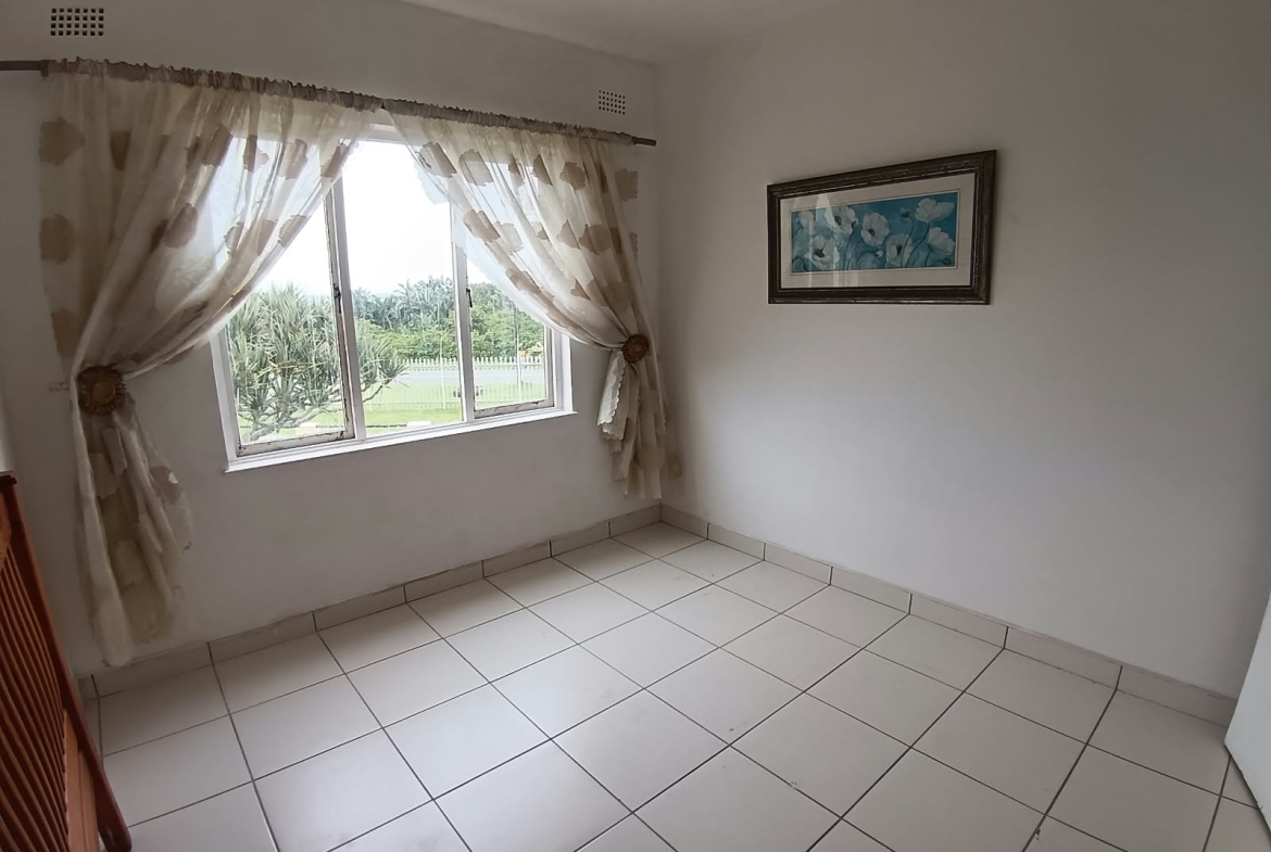 2 Bedroom, 1 Bathroom, open plan, Uvongo sea view for Sale