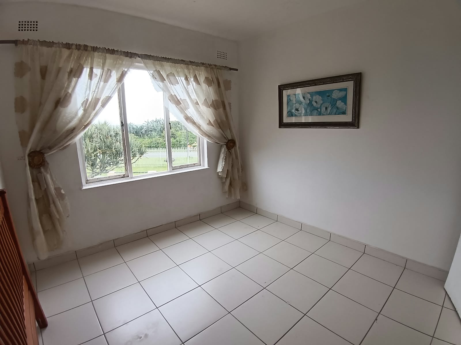9b1d8b9a-1a2f-45a4-a5e5-31709ef29f8a 2 Bedroom, 1 Bathroom, open plan, Uvongo sea view for Sale