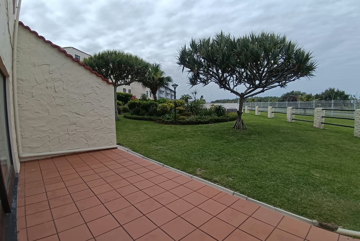 2 Bedroom, 1 Bathroom, open plan, Uvongo sea view for Sale