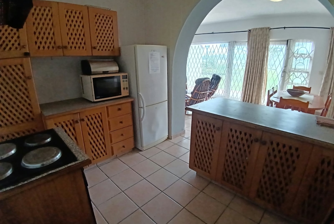 2 Bedroom, 1 Bathroom, open plan, Uvongo sea view for Sale