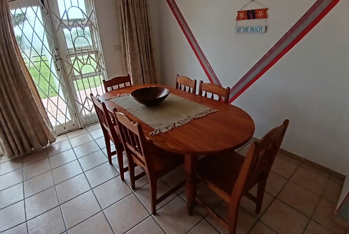 2 Bedroom, 1 Bathroom, open plan, Uvongo sea view for Sale