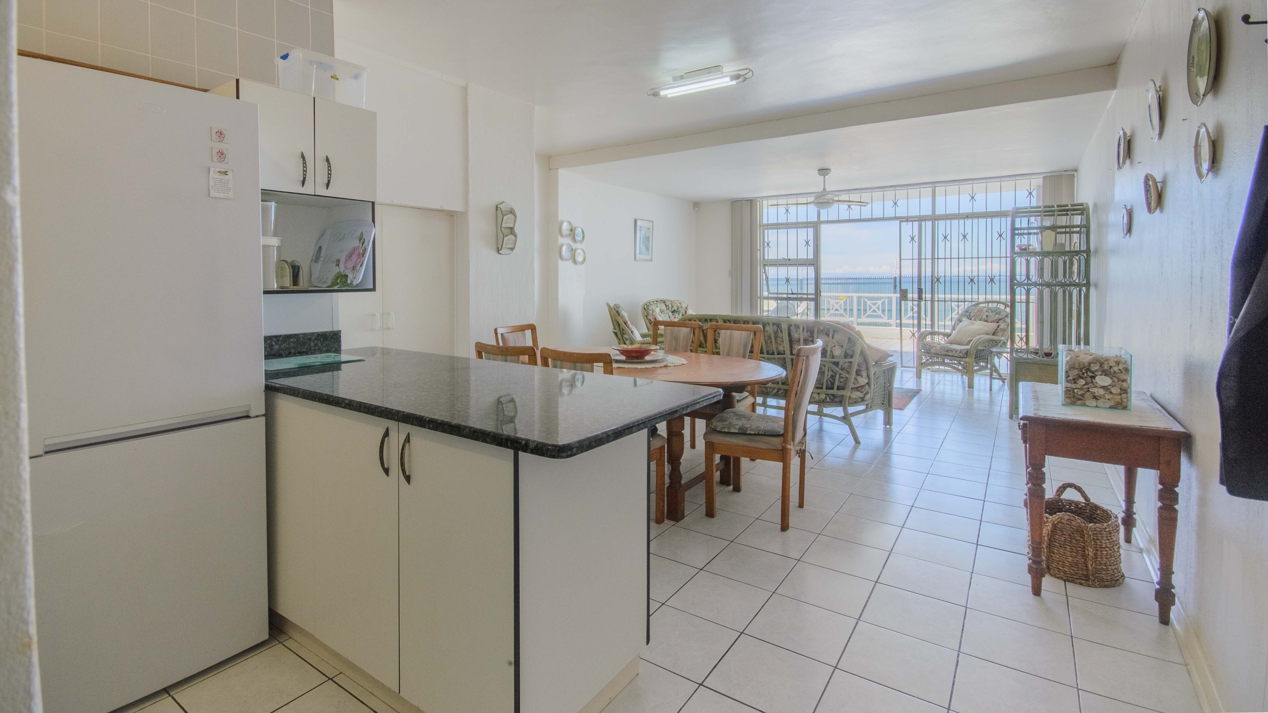 Seafront Sanctuary: Sweeping Ocean Views and Private Beach Access