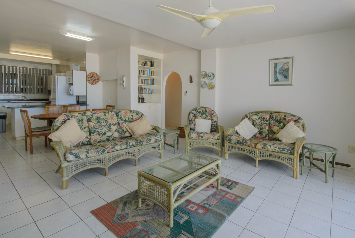 Seafront Sanctuary: Sweeping Ocean Views and Private Beach Access