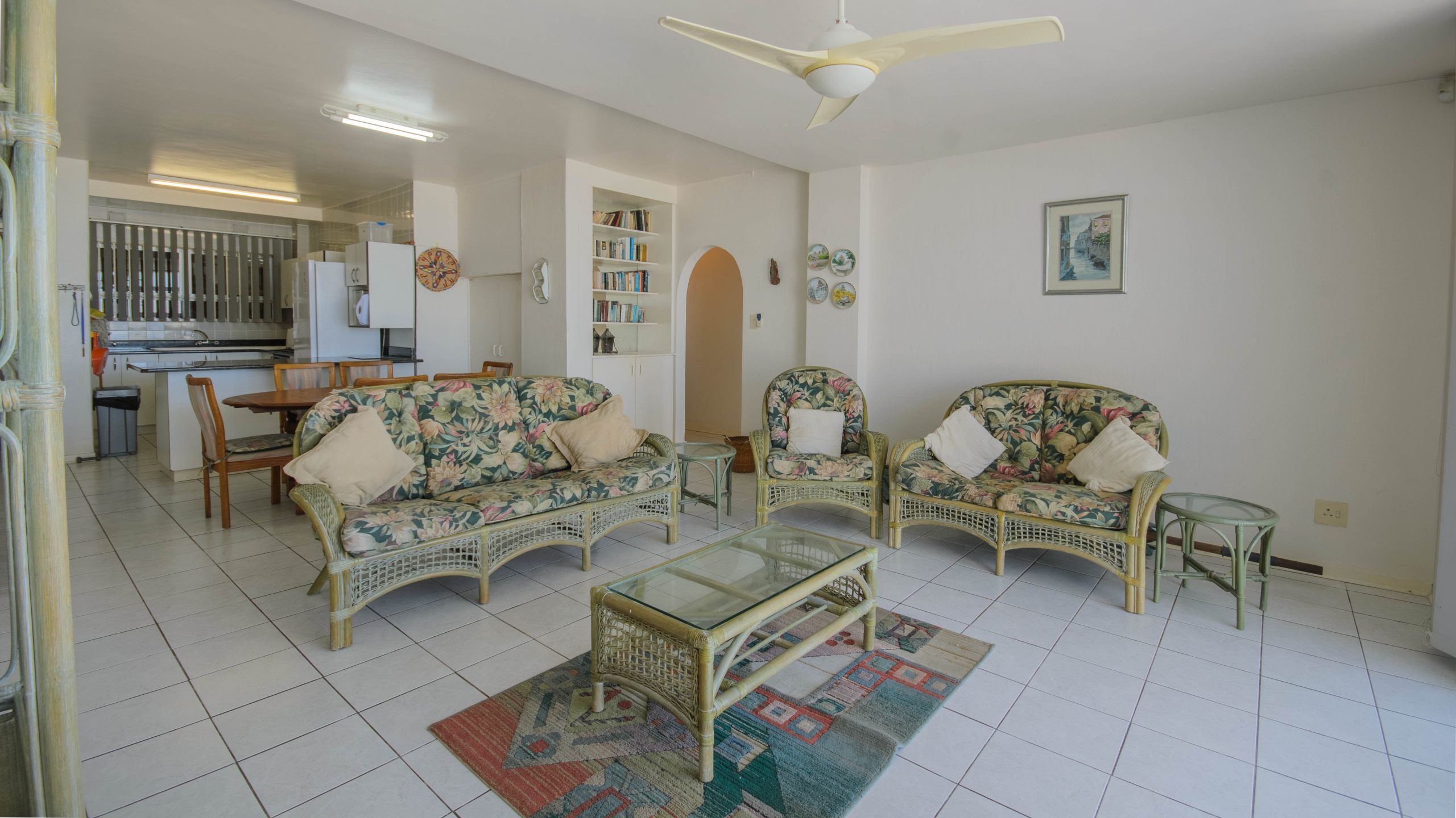 Seafront Sanctuary: Sweeping Ocean Views and Private Beach Access
