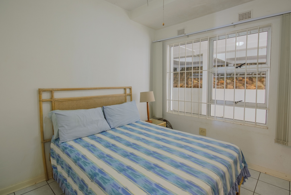 Seafront Sanctuary: Sweeping Ocean Views and Private Beach Access