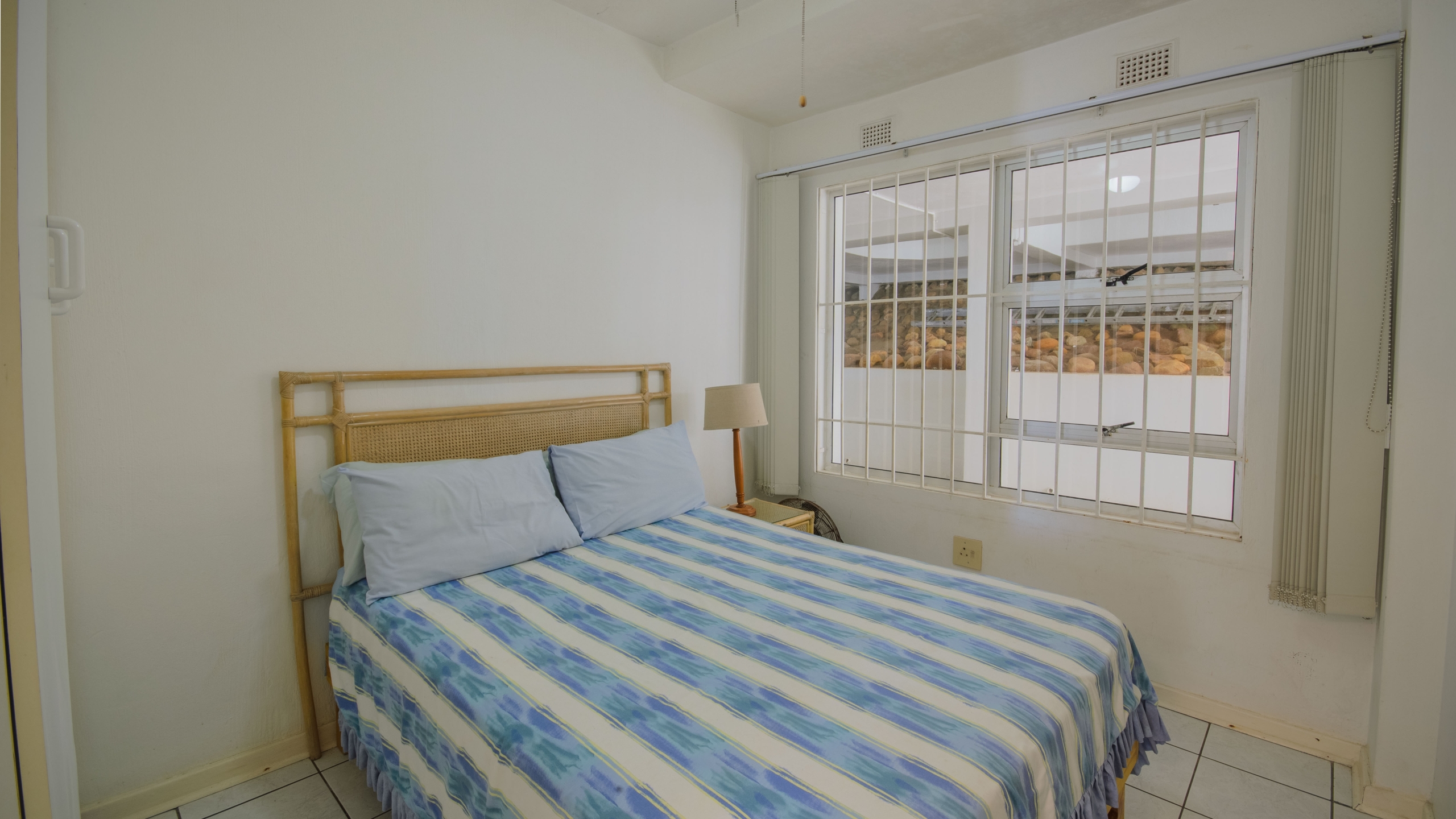 Seafront Sanctuary: Sweeping Ocean Views and Private Beach Access
