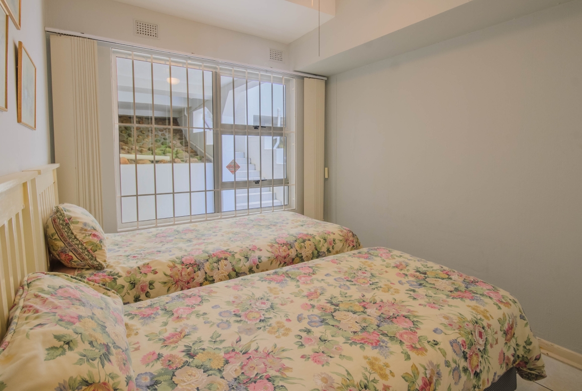 Seafront Sanctuary: Sweeping Ocean Views and Private Beach Access
